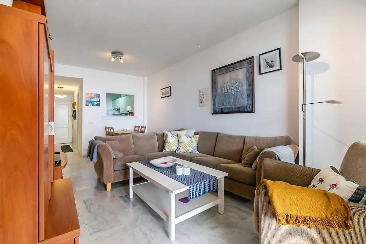132 - Charming Apartment With Sea Views, Fuengirola! 0*, フエンヒロラ